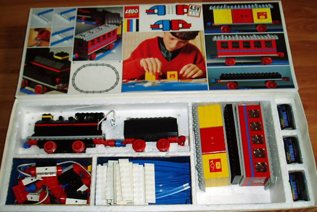Lego Complete Train with 3 wagons